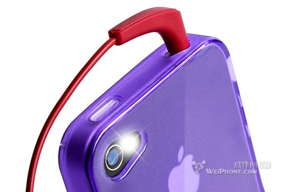除了苹果免费的iPhone 4保护壳外 你还可以选择iSkin新推的亮丽保护壳