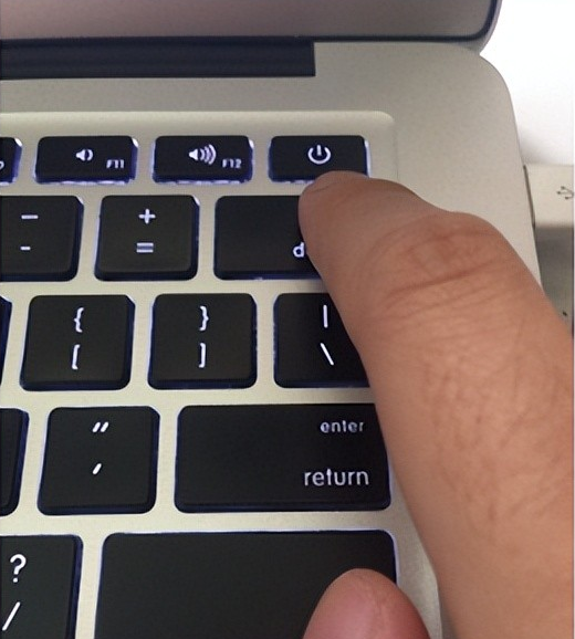 苹果电脑黑屏按什么键恢复